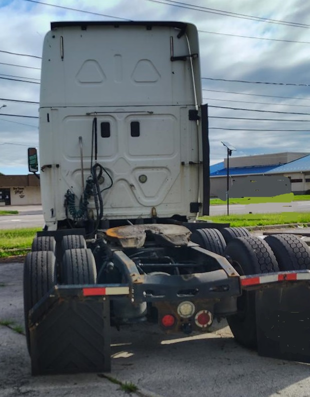 2012 FREIGHTLINER Cascadia - Image 6